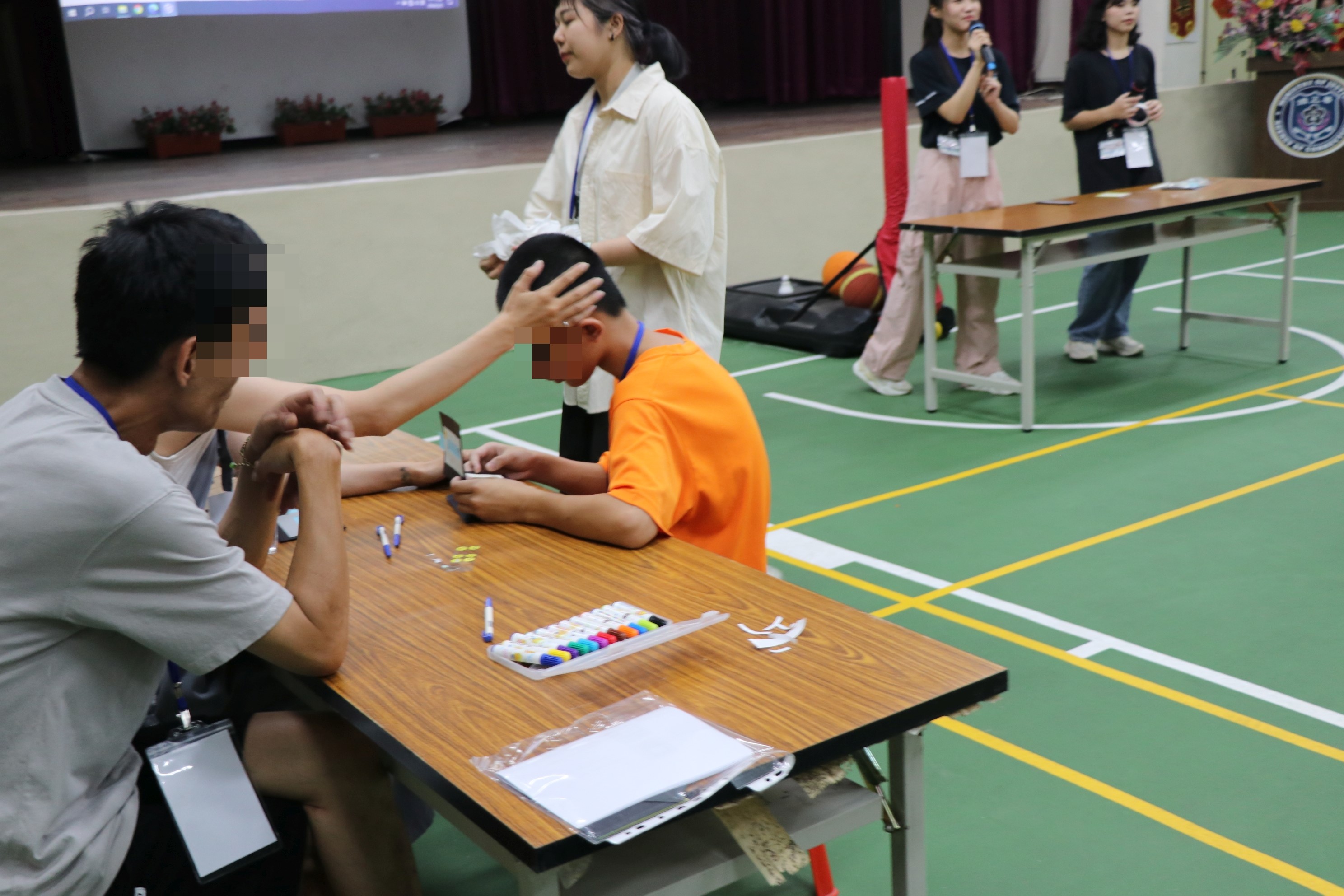 家長與少年互動