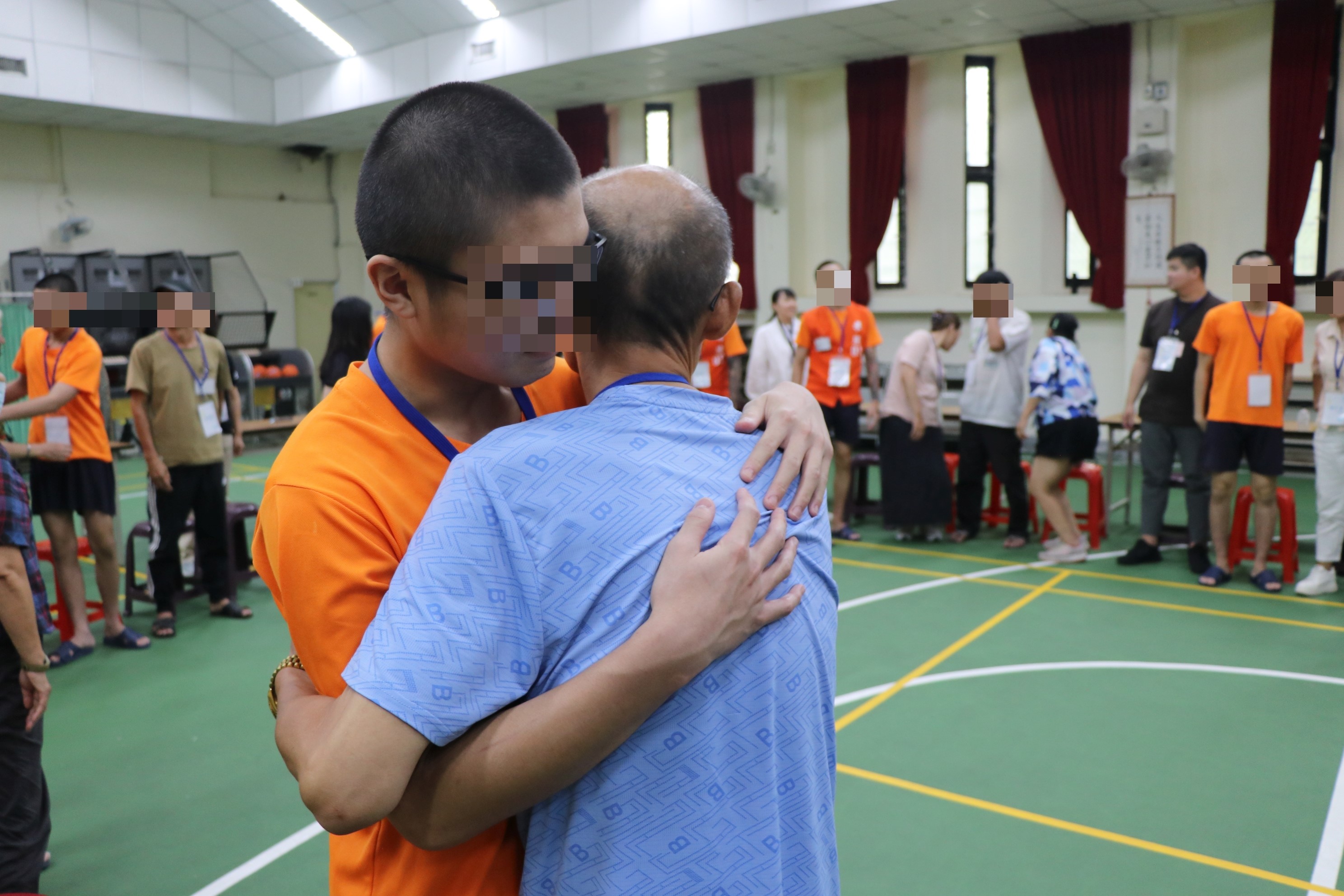 少年懺悔過去行為