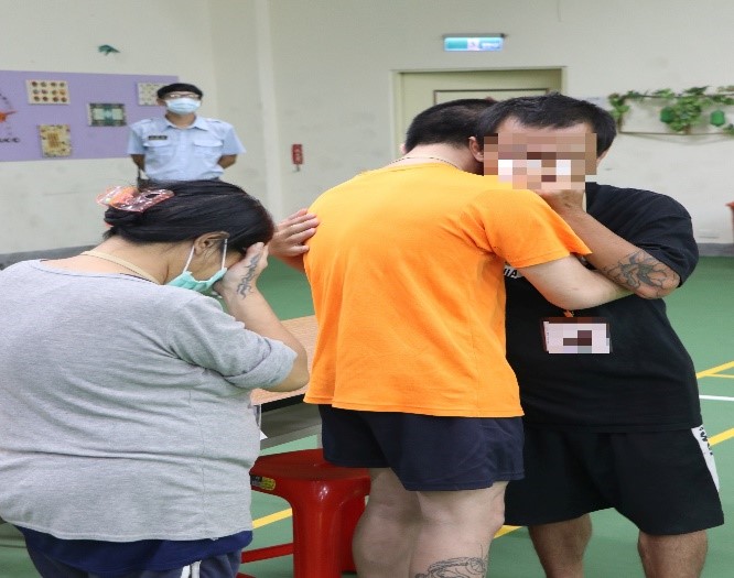 少年懺悔過去行為