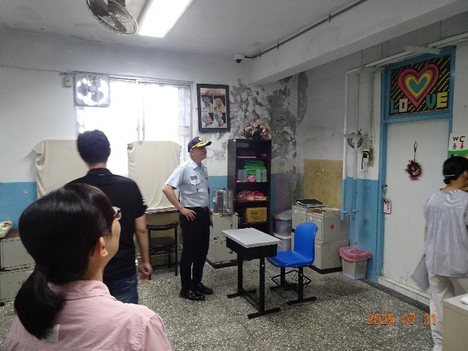 評審委員於上課教室評分