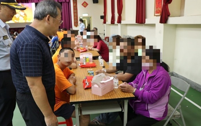 所長慰問家屬