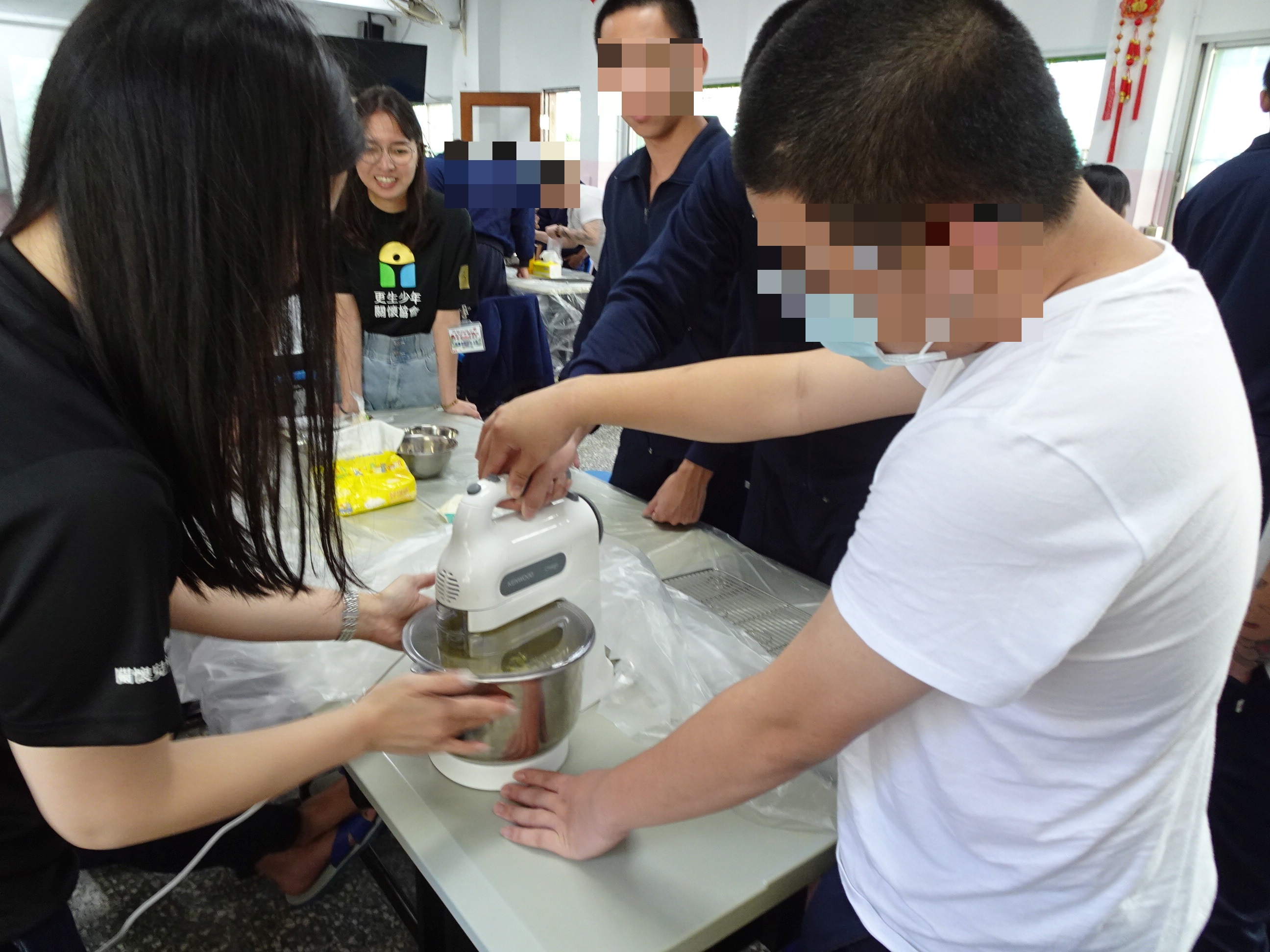 指導少年機器操作